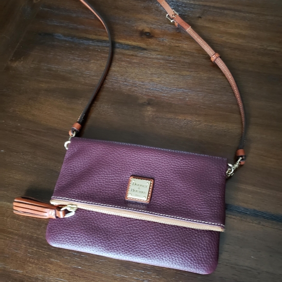 Beautiful bordeaux Dooney & Bourke crossbody - Picture 11 of 11